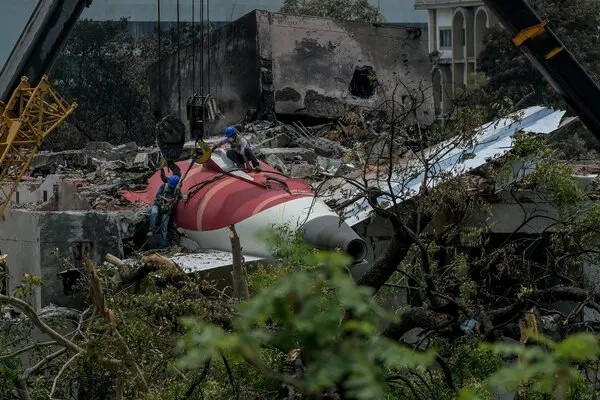 Hindistan’ın Ahmedabad kentinden havalanan ve kalkıştan kısa bir süre sonra düşen Air India uçağında 260 kişi hayatını kaybetmişti.