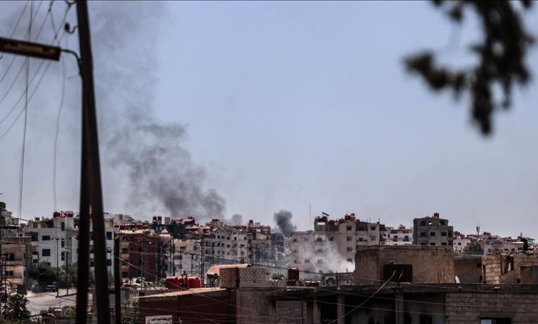 Dürziler ile Bedevi aşiretler arasındaki çatışmalar sürerken, İsrail ordusu Şam’daki Genelkurmay Başkanlığı’na hava saldırıları düzenledi.