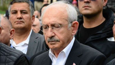 Altan Öymen için yapılan törende Kemal Kılıçdaroğlu, taziyeleri kabul eden CHP lideri Özgür Özel ve eski genel başkan Hikmet Çetin'e eşlik etmedi