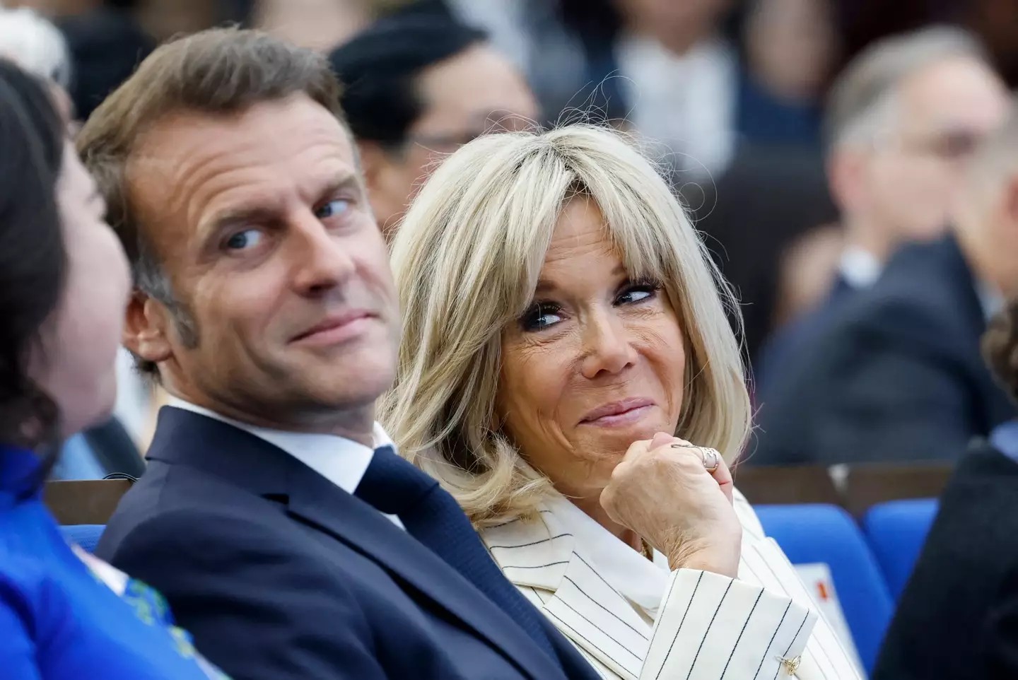Emmanuel Macron’un eşi Brigitte Macron hakkında “erkek olduğu” iddialarını sürdüren ABD’li fenomen Candace Owens’a karşı dava açıldı.