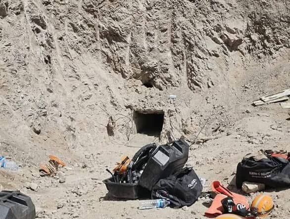 Acımız büyük. 12 askerimiz şehit 1 Milli Savunma Bakanlığı Pençe Kilit operasyon bölgesindeki şehit sayısının 12'ye yükseldiğini açıkladı