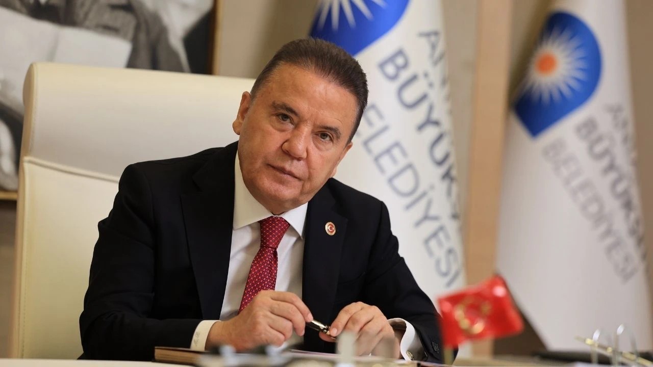 Muhittin Böcek hastaneye kaldırıldı 1 Antalya Büyükşehir Belediye Başkanı Muhittin Böcek, cezaevinde sağlık problemi yaşadığını belirterek hastaneye sevk edildi.