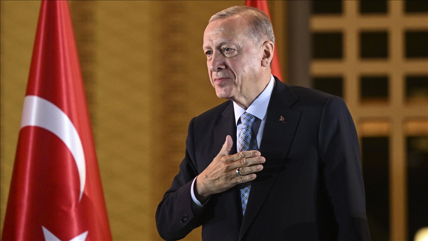 Orman yangınlarıyla ilgili Cumhurbaşkanı Erdoğan’dan “Yeşil Vatan” vurgusu 1 Cumhurbaşkanı Erdoğan, Türkiye’nin orman yangınlarıyla mücadelesinde gece gündüz teyakkuzda olduklarını belirtti.