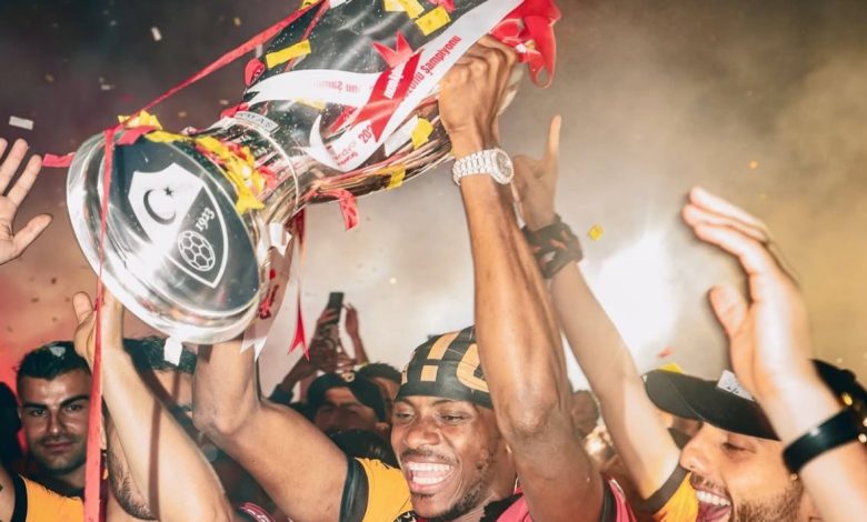 Victor Osimhen için Galatasaray ile Napoli, 75 milyon Euro'ya anlaştı. Ödemenin taksitlerinin vadesi dışında transferde sorun kalmadı