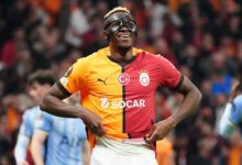 İtalya basınından bir kısmı Victor Osimhen'in Galatasaray ile anlaştığını bir kısmı ise Napoli'de kalacağını öne sürüyor