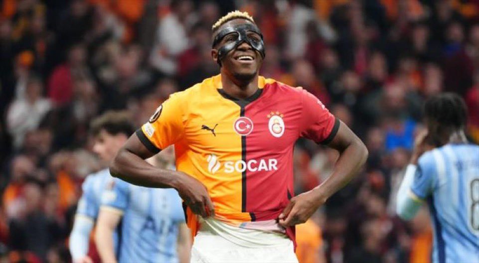 İtalya basınından bir kısmı Victor Osimhen'in Galatasaray ile anlaştığını bir kısmı ise Napoli'de kalacağını öne sürüyor