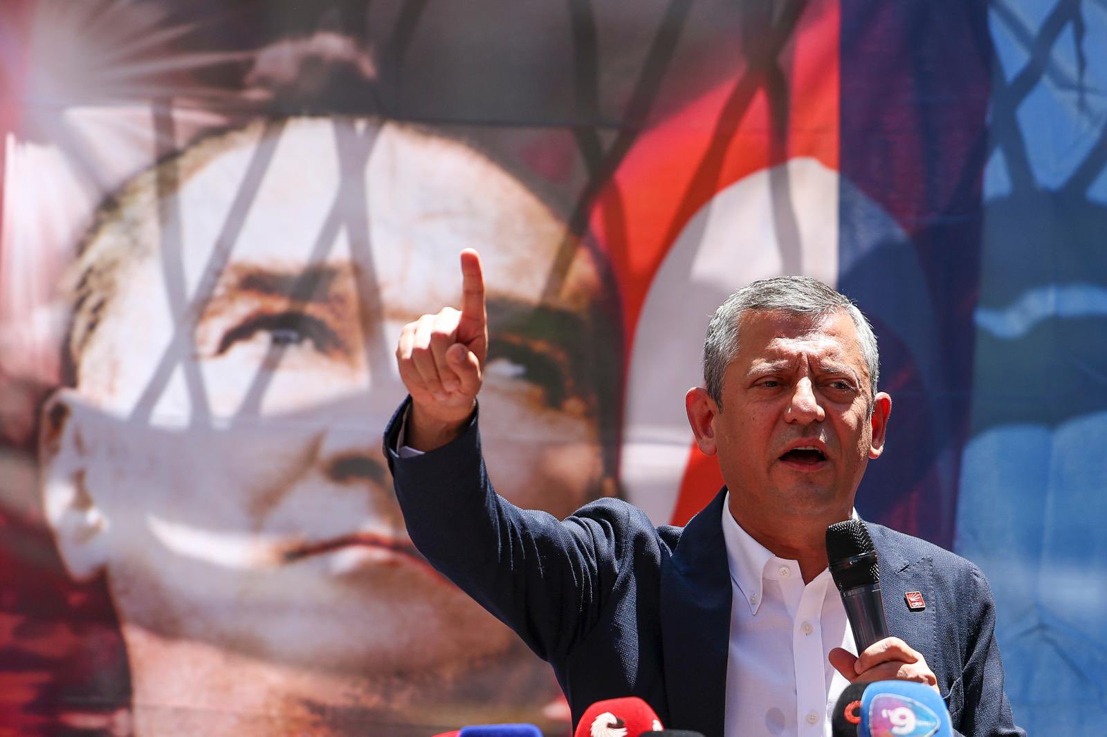 Özgür Özel'in dokunulmazlığı komisyonda 1 CHP Genel Başkanı Özgür Özel hakkında hazırlanan dokunulmazlık dosyası TBMM Karma Komisyonu'na gönderildi