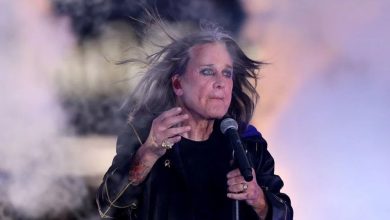 Black Sabbath’ın kurucu vokalisti, heavy metal tarihinin en sarsıcı seslerinden Ozzy Osbourne 76 yaşında yaşamını yitirdi.
