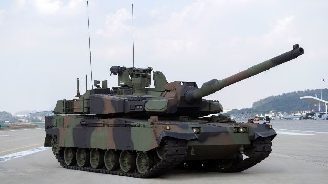 Polonya, Güney Kore'den 180 tank daha alıyor 1 Rusya tehdidiyle savunma kapasitesini hızla artıran Polonya, Güney Kore'den 2.parti 180 adet K2 ana muharebe tankı alımı için anlaşmaya vardı.