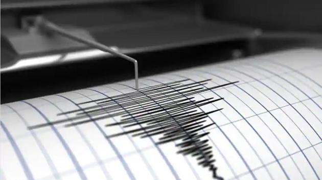 Rusya’da 7.4 büyüklüğündeki sarsıntı sonrası tsunami uyarısı 1 Rusya’nın Kamçatka açıklarında 32 dakika içinde üç büyük deprem meydana geldi. En büyüğü 7.4 olan depremler sonrası tsunami riski nedeniyle alarm verildi.