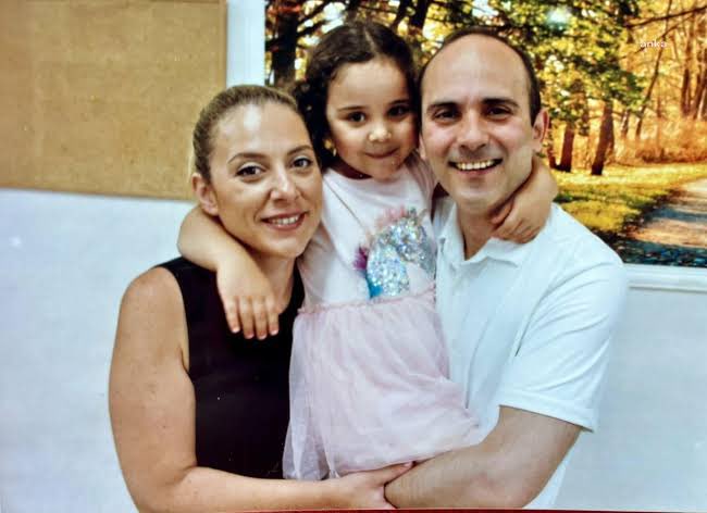 Anayasa Mahkemesi'nden Kahraman kararı 1 Anayasa Mahkemesi (AYM), Gezi davası kapsamında cezaevinde bulunan Tayfun Kahraman’ın adil yargılanma hakkının ihlal edildiğine ve yeniden yargılanması gerektiğine karar verdi