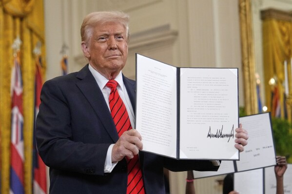 Trump yönetiminden Eğitim Bakanlığı’nı tasfiye adımı! 1 ABD Yüksek Mahkemesi, Trump yönetiminin Eğitim Bakanlığı’nı dağıtma planının önünü açtı.