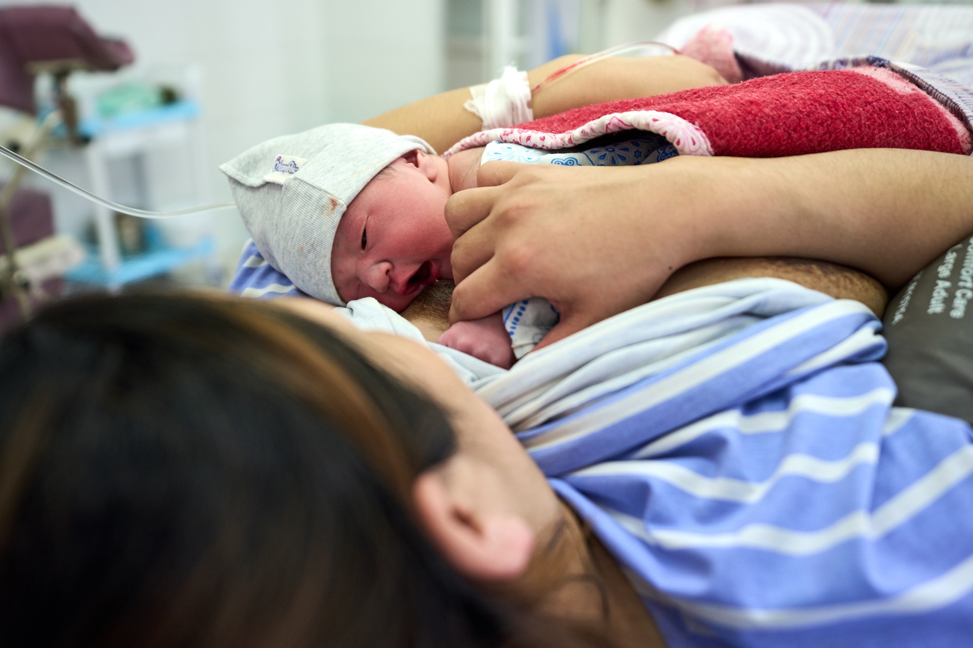 Üç genetik ebeveynle sağlıklı bebekler: İngiltere'den tıp tarihine geçen adım 1 Mitochondrial hastalıkları önlemek için geliştirilen "üç kişilik bebek" yöntemiyle İngiltere'de sekiz sağlıklı bebek dünyaya geldi.