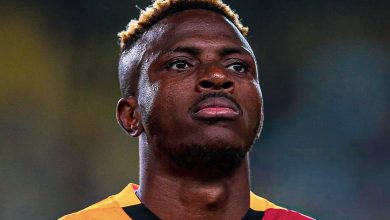 La Gazzetta dello Sport'a göre, Napoli, 40 milyon Euro peşin ve 35 milyon Euro'nun 2026'ya kadar ödenmesi karşılığında Victor Osimhen'i Galatasaray'a verdi