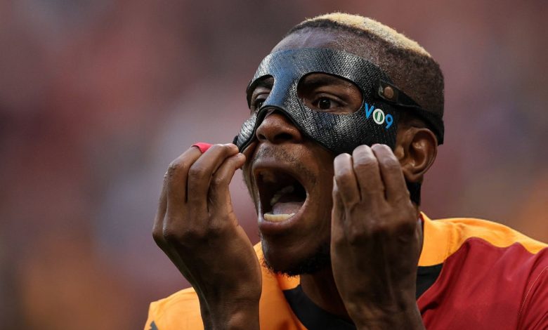 Napoli Başkanı Aurelio De Laurentiis, 35 milyon Euro'luk taksidin 2026 yılına kadar ödenmesini ve Victor Osimhen'in bir sonraki satışından yüzde 20 pay talep etti