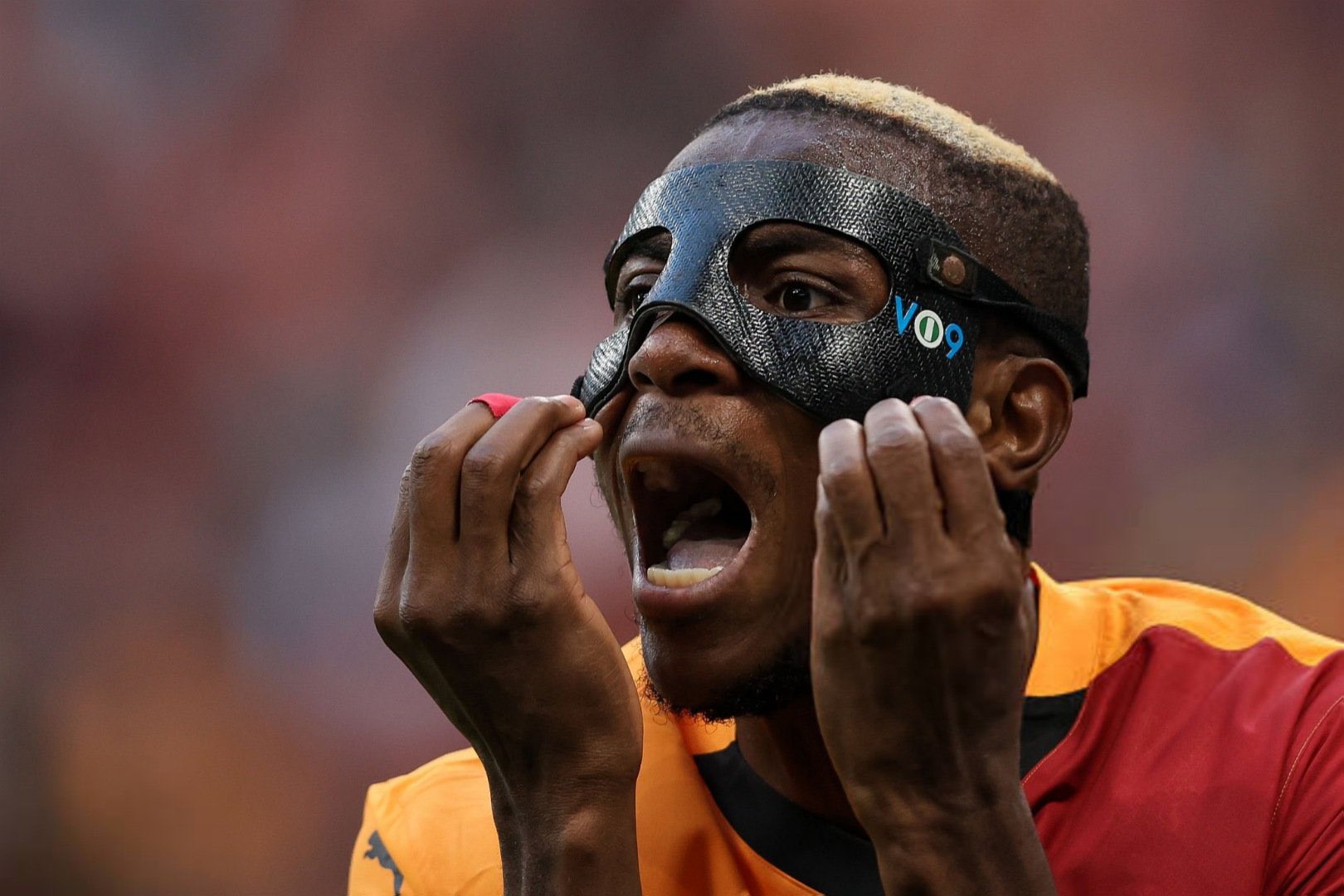 Victor Osimhen'de artık sabır sınanıyor 1 Napoli Başkanı Aurelio De Laurentiis, 35 milyon Euro'luk taksidin 2026 yılına kadar ödenmesini ve Victor Osimhen'in bir sonraki satışından yüzde 20 pay talep etti