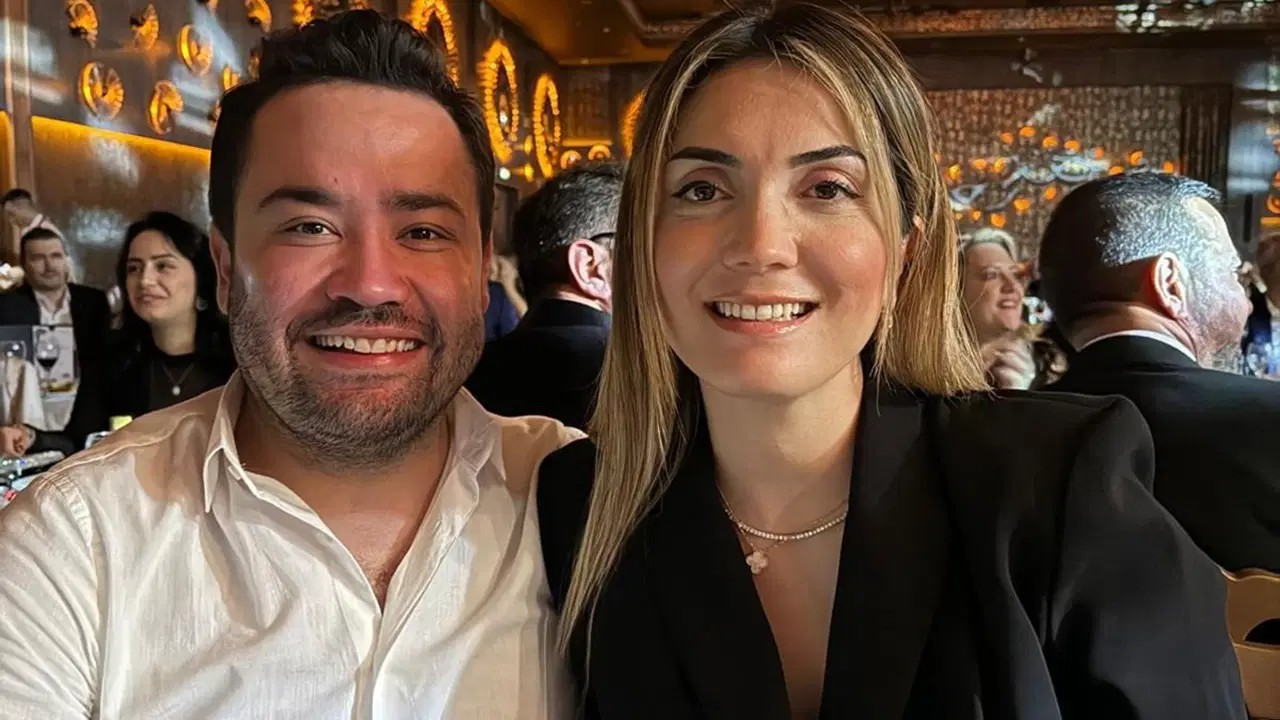 Zuhal Böcek yurt dışı dönüşünde gözaltına alındı 1 Antalya Büyükşehir Belediye Başkanı Muhittin Böcek’in gelini Zuhal Böcek, yurt dışı dönüşünde gözaltına alındı.