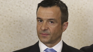 Portekiz Kamu Savcılığı, Jorge Mendes ve eşi Sandra Mendes’i “Operation Fora de Jogo” (Offside Operasyonu) kapsamında öne sürdüğü vergi dolandırıcılığı suçlamasıyla geçtiğimiz aylarda sevk etmişti.
