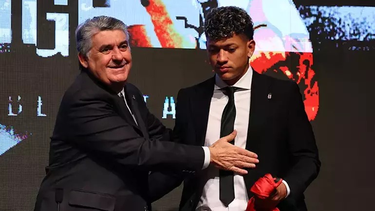 Serdal Adalı'nı ara transferde aldığı Kolombiyalı Elan Ricardo süre almadan gitti 1 Serdal Adali Elan Ricardo 77