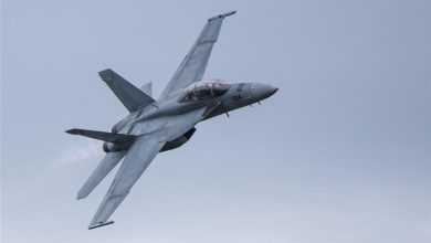 ABD'de eğitim uçuşu sırasında düşen savaş uçağından kendini fırlatan pilot, bir saatten fazla süren arama sonrası sağ olarak kurtarıldı.