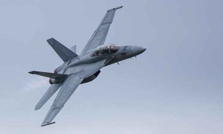 ABD Donanmasına Ait F/A-18E Super Hornet okyanusa düştü 3 ABD'de eğitim uçuşu sırasında düşen savaş uçağından kendini fırlatan pilot, bir saatten fazla süren arama sonrası sağ olarak kurtarıldı.