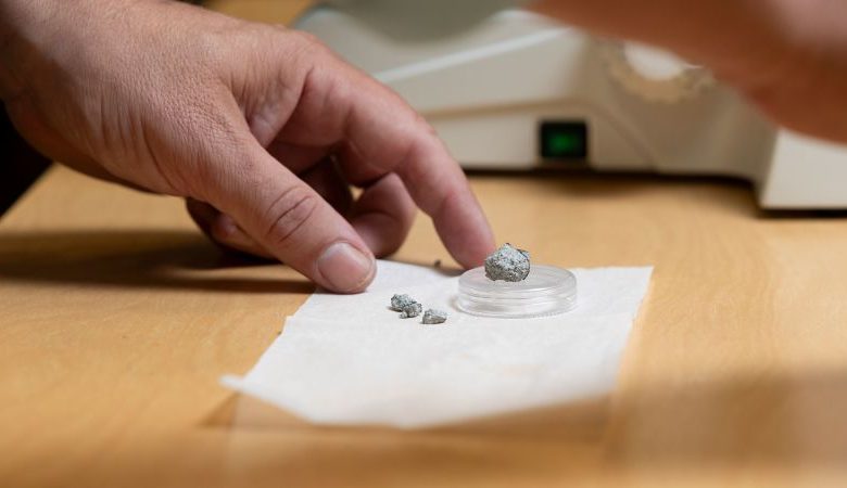 ABD’de eve düşen gök taşı, Dünya’dan daha yaşlı çıktı 5 26 Haziran’da bir evin çatısını delen gök taşının yaklaşık 4,56 milyar yıl önce oluştuğu belirlendi.