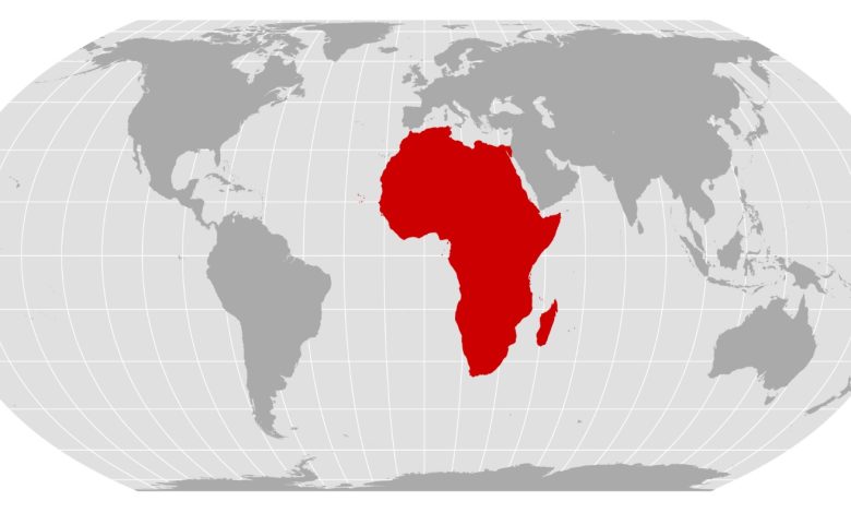 Afrika’nın Mercator projeksiyonunda küçültülerek gösterilmesine karşı çıkan sivil toplum grupları, Equal Earth (Eşit Dünya) haritasının okullarda ve kurumlarda kullanılmasını talep ediyor.