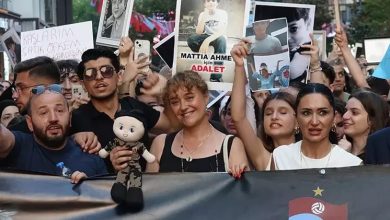 İstanbul’da öldürülen 15 yaşındaki Mattia Ahmet Minguzzi için Trabzon’da düzenlenen yürüyüşte yüzlerce kişi adalet talebiyle buluştu