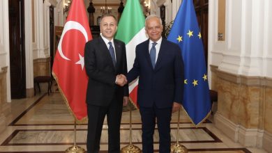 İçişleri Bakanı Ali Yerlikaya, Roma'da İtalya İçişleri Bakanı Matteo Piantedosi ile bir araya geldi