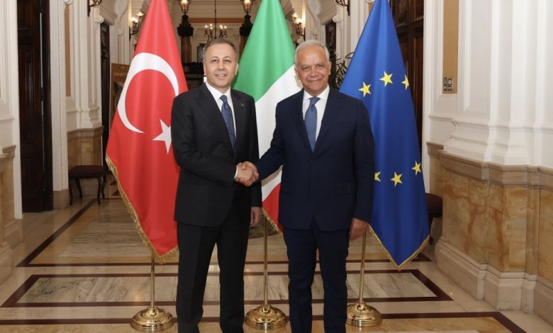 Bakan Ali Yerlikaya, İtalya İçişleri Bakanı ile görüştü 2 İçişleri Bakanı Ali Yerlikaya, Roma'da İtalya İçişleri Bakanı Matteo Piantedosi ile bir araya geldi