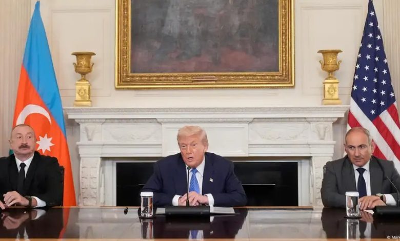 Azerbaycan Cumhurbaşkanı İlham Aliyev ve Ermenistan Başbakanı Nikol Paşinyan, Donald Trump’ın ev sahipliğinde barış anlaşmasına imza attı.