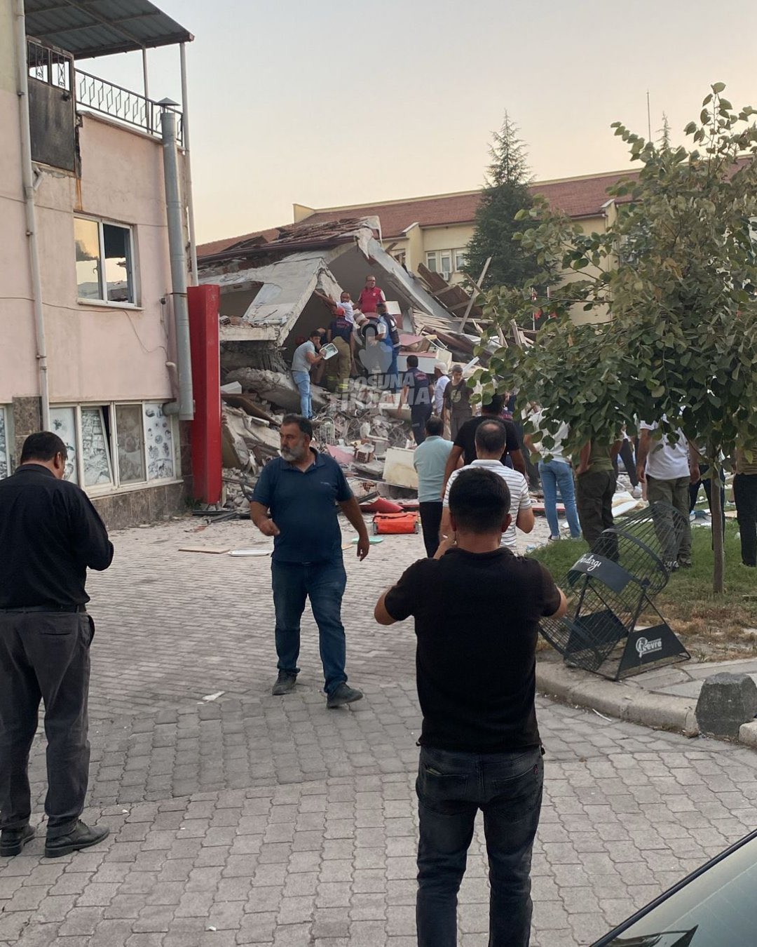 Türkiye depremle sarsıldı 1 balikesir deprem