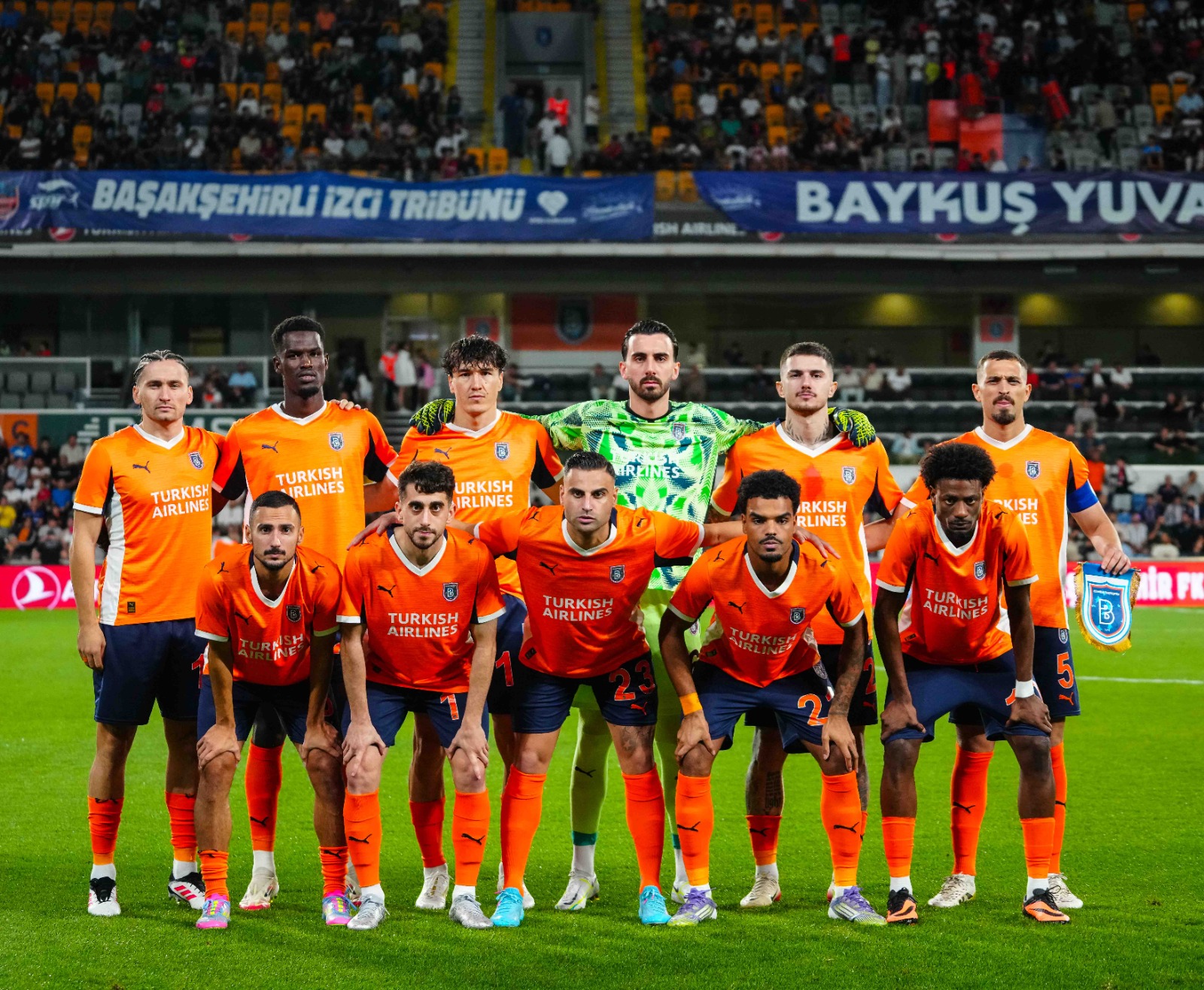 UEFA Konferans Ligi'nde Başakşehir evinde, Play-Off Turu ilk maçında Romanya'nın U. Craiova takımına 2-1 mağlup oldu
