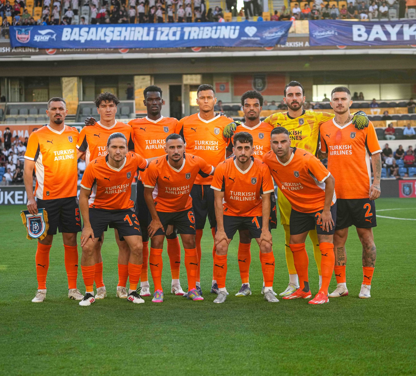 Başakşehir, UEFA Konferans Ligi 3. Ön Eleme Turu'nda ilk maçta deplasmanda 3-1 mağlup ettiği Norveç'in Viking takımı ile rövanşta 1-1 berabere kalarak turladı