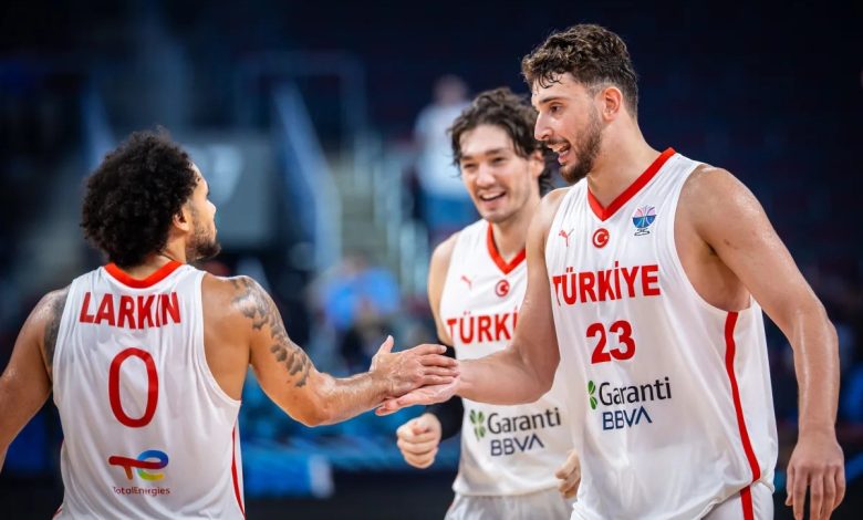 12 Dev Adam, Avrupa Basketbol Şampiyonası'nda Portekiz karşısında adeta şov yaparak üçüncü maçını da kazanmayı bildi