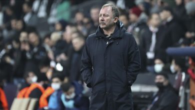 Beşiktaş’ta Sergen Yalçın dönemi yeniden başladı 11 Beşiktaş, Ole Gunnar Solskjaer’den boşalan teknik direktörlük görevine kulübün efsane ismi Sergen Yalçın’ı getirdi.