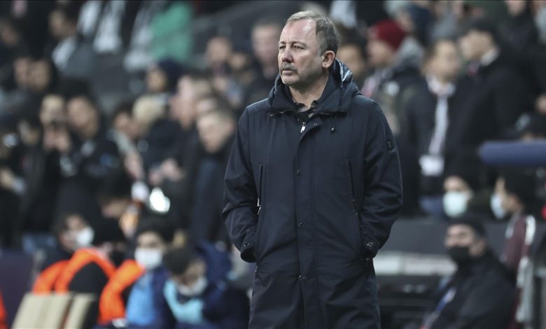 Beşiktaş, Ole Gunnar Solskjaer’den boşalan teknik direktörlük görevine kulübün efsane ismi Sergen Yalçın’ı getirdi.