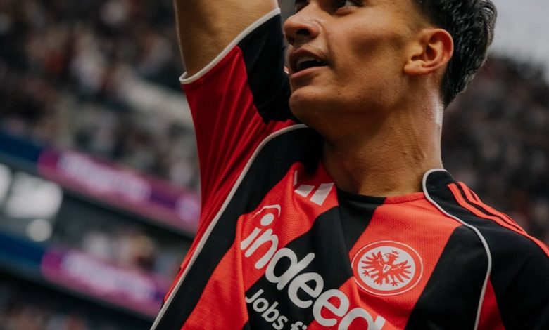 Almanya Ligi'nde ilk hafta maçında Werder Bremen'i 4-1 yenen Eintracht Frankfurt'ta Can Uzun 1 gol, 2 asistle yıldızlaştı