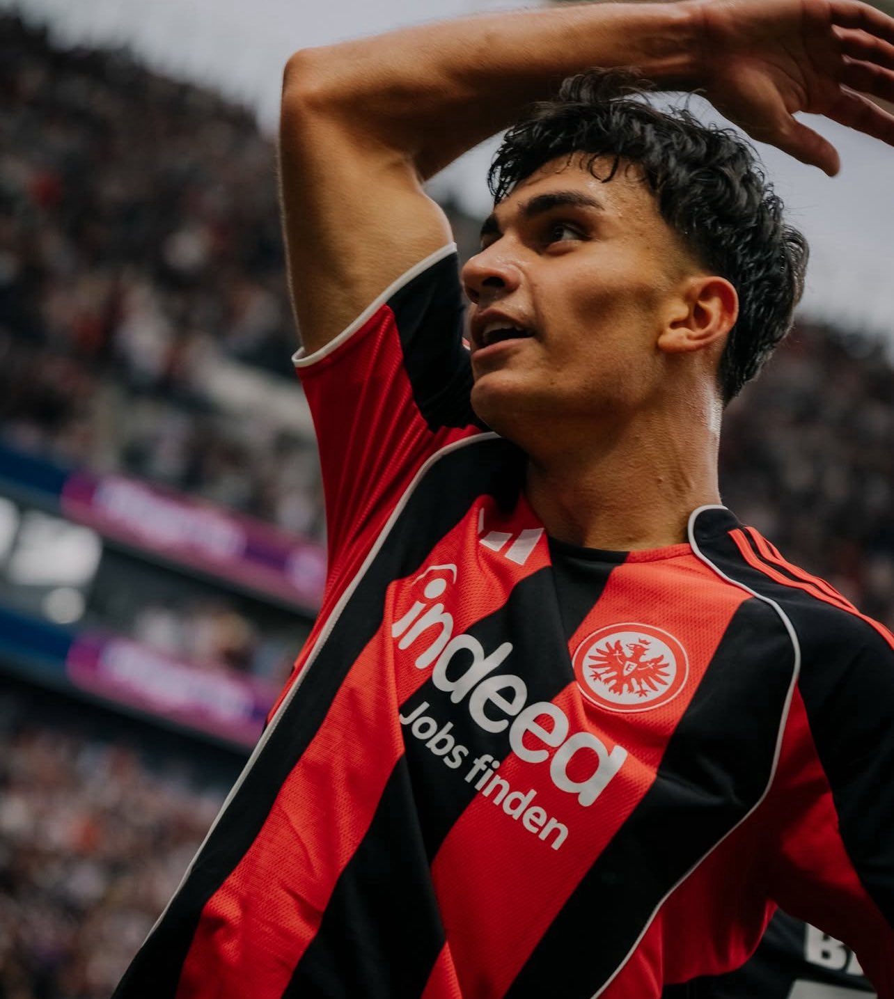 Almanya'da Can Uzun'dan resital 1 Almanya Ligi'nde ilk hafta maçında Werder Bremen'i 4-1 yenen Eintracht Frankfurt'ta Can Uzun 1 gol, 2 asistle yıldızlaştı