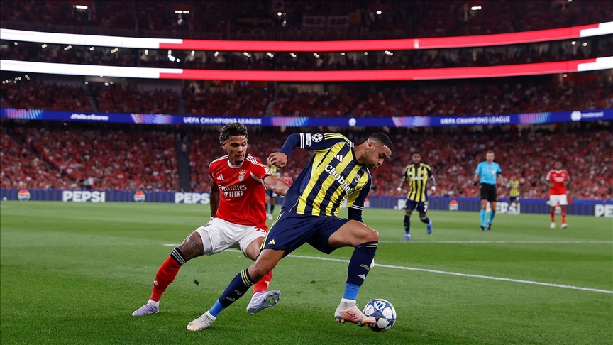Fenerbahçe’nin Şampiyonlar Ligi hayali 17 yıla çıktı 1 Benfica’ya 1-0 mağlup olan Fenerbahçe, Devler Ligi’ne veda ederek yoluna Avrupa Ligi’nde devam edecek.