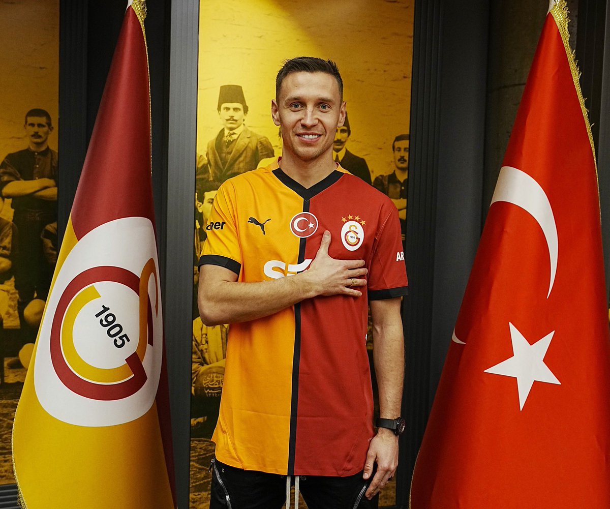 Galatasaray, 7+1 milyon Euro'ya aldığı Przemyslaw Frankowski'yi 8 milyon Euro zorunlu satın alma opsiyonuyla Rennes'e kiraladı