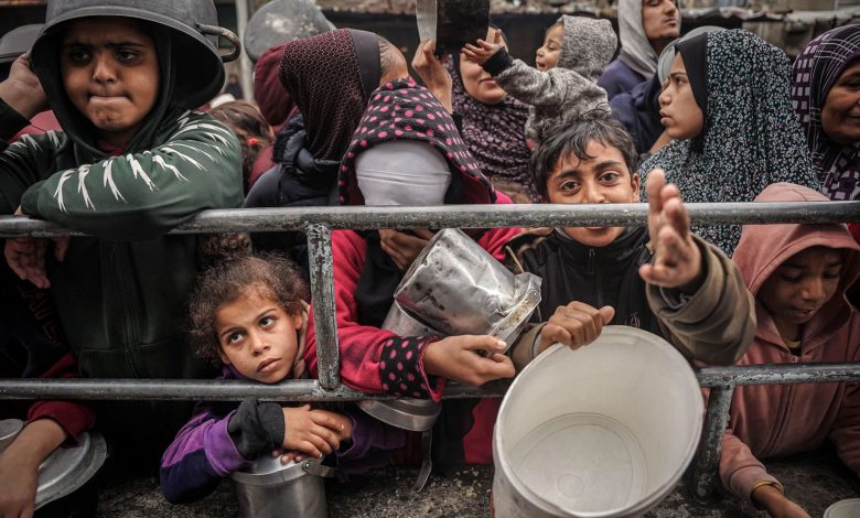 Gazze’de yardım krizi derinleşiyor 15 Gazze’de açlık ve ilaç sıkıntısı giderek ağırlaşırken, 100’den fazla uluslararası insani yardım kuruluşu ortak bir mektup imzaladı.