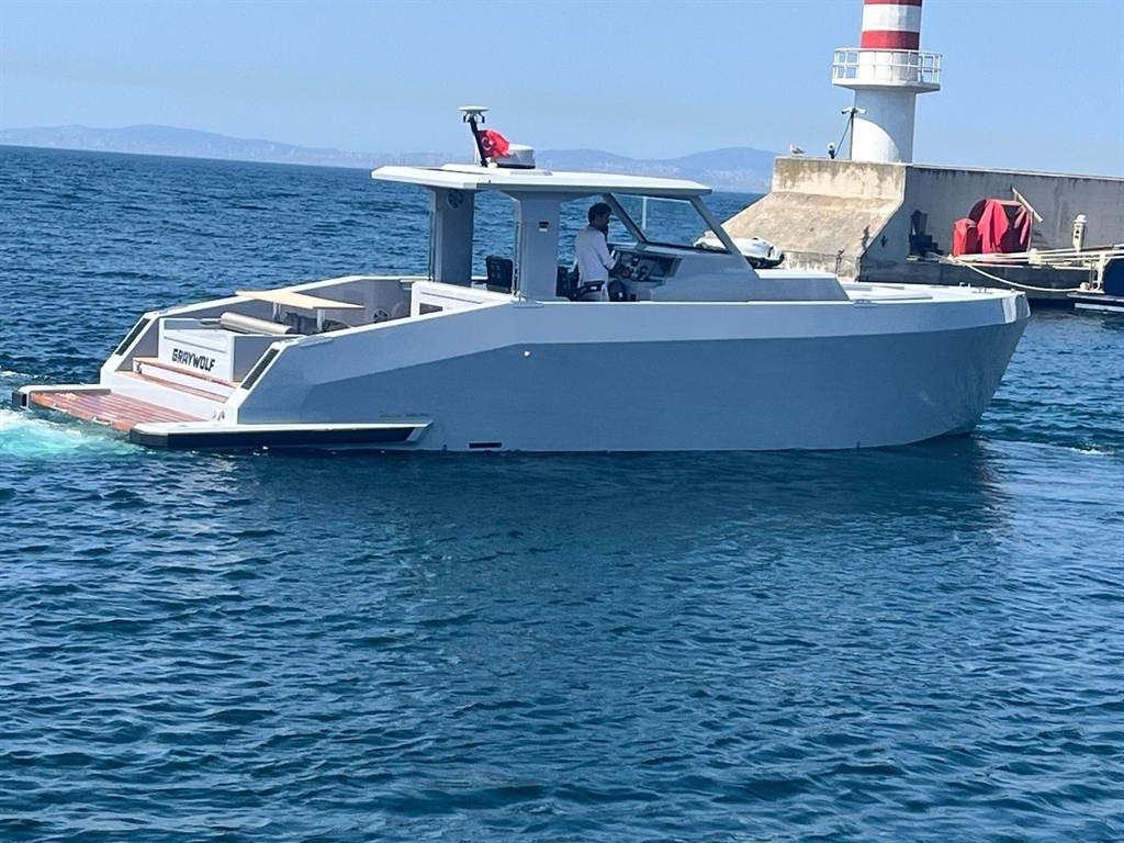 Yalova’dan Bozcaada’ya gitmek üzere denize açıldıktan sonra kaybolan iş insanı Halit Yukay’ı arama çalışmaları 10’uncu gününde sürüyor.