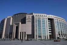 İBB’nin reklam ihalelerine ilişkin yürütülen soruşturma kapsamında gözaltına alınan 13 kişiden 6’sı tutuklandı, 7 kişi adli kontrol şartıyla serbest bırakıldı.