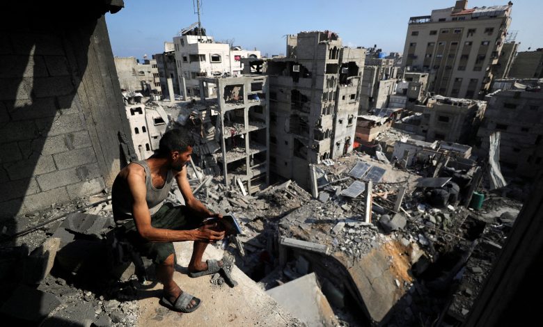 Gazze’de savaş ikinci yılını doldurmak üzereyken İsrail ordusu kentin en büyük merkezi olan Gazze Şehri’ni kuşatma hazırlıklarını sürdürüyor.