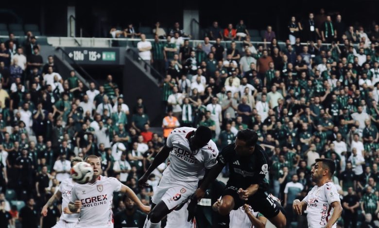 Samsunspor, 44'te 10 kişi kalan Süper Lig'in yeni ekibi Kocaelispor deplasmanında 1-0 kazanarak ikide iki yaptı