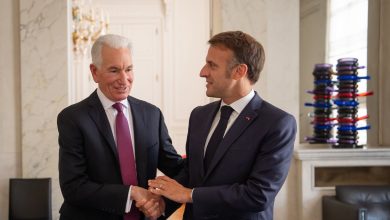 Charles Kushner’in, Macron’u antisemitizmle mücadelede yetersizlikle suçlaması Paris–Washington hattında gerginlik yarattı.