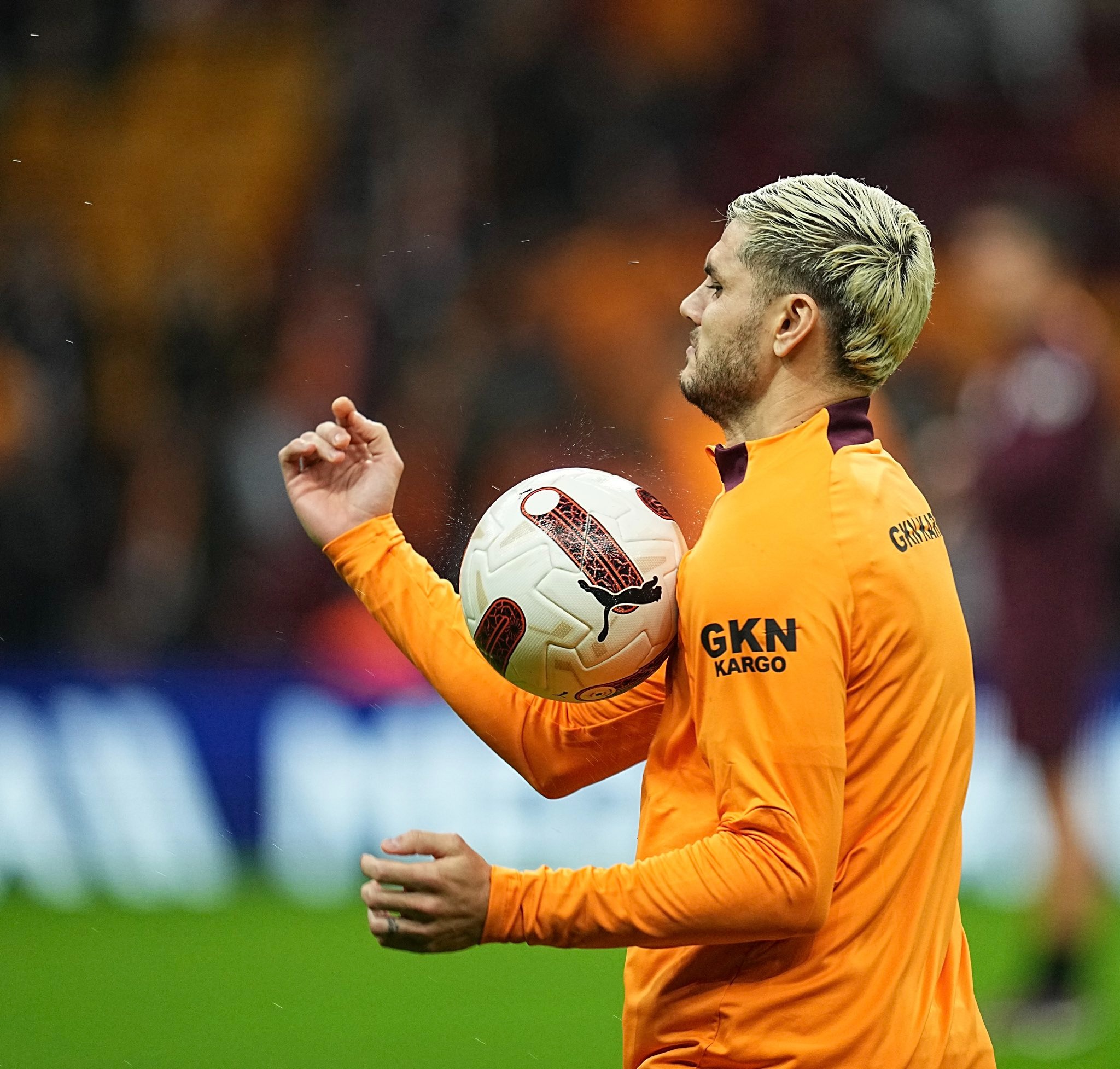 Mauro Icardi, güvercin yemiş! 1 Sergi Gomez, eski takım arkadaşı olan Galatasaraylı Mauro Icardi'nin parkta öldürdüğü güvercini pişirip yediğini öne sürdü