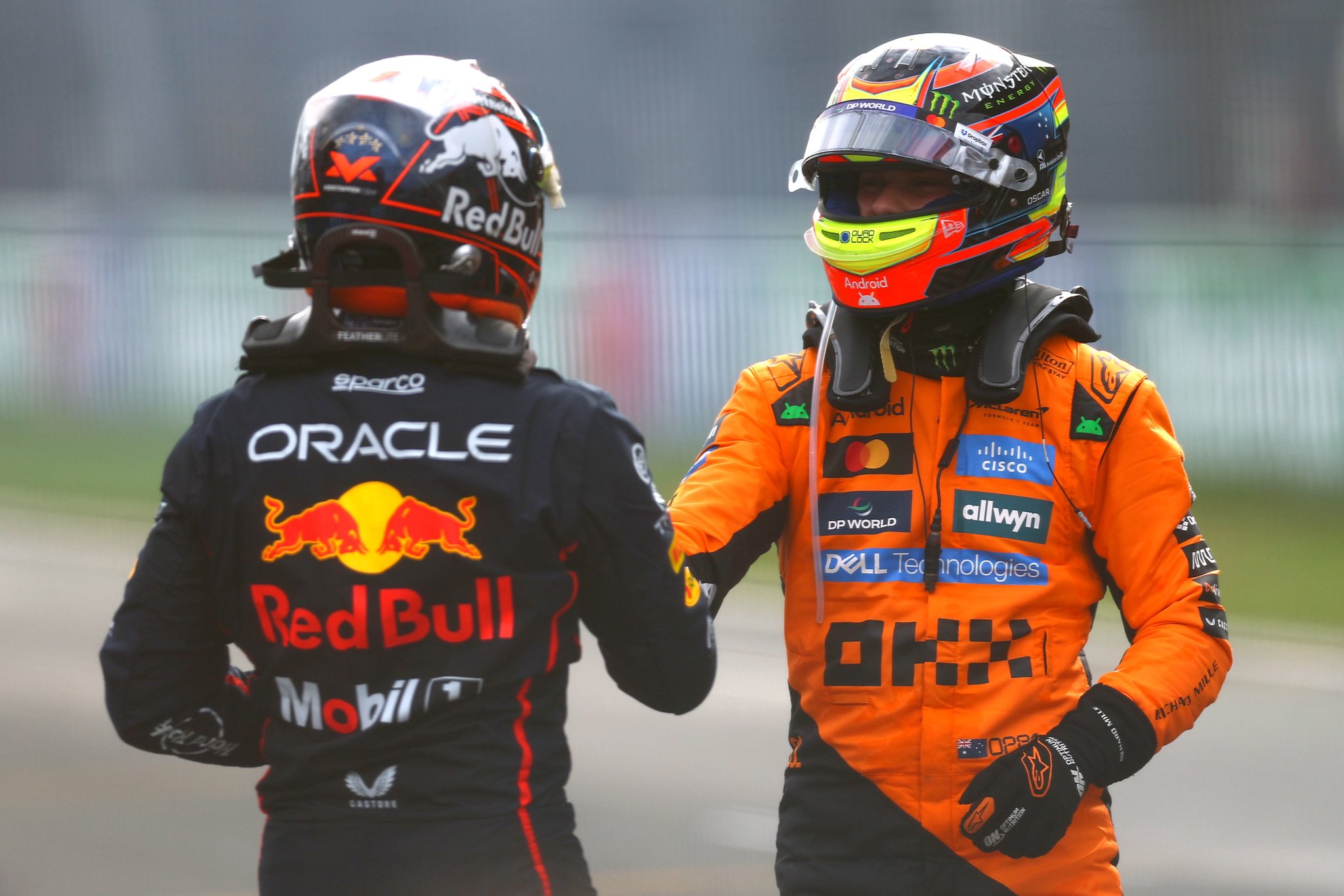 F1'de zafer Oscar Piastri'nin 1 Formula 1'de sezonun 15. yarışı olan Hollanda Grand Prix'sini McLaren'dan Oscar Piastri kazandı. Şampiyonluk için yarıştığı Lando Norris ise yarış dışı kaldı