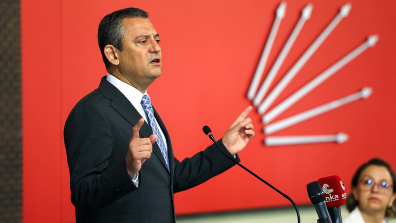 CHP Genel Başkanı Özgür Özel, Aydın Büyükşehir Belediye Başkanı Özlem Çerçioğlu'nun AKP'ye geçeceğini doğruladı
